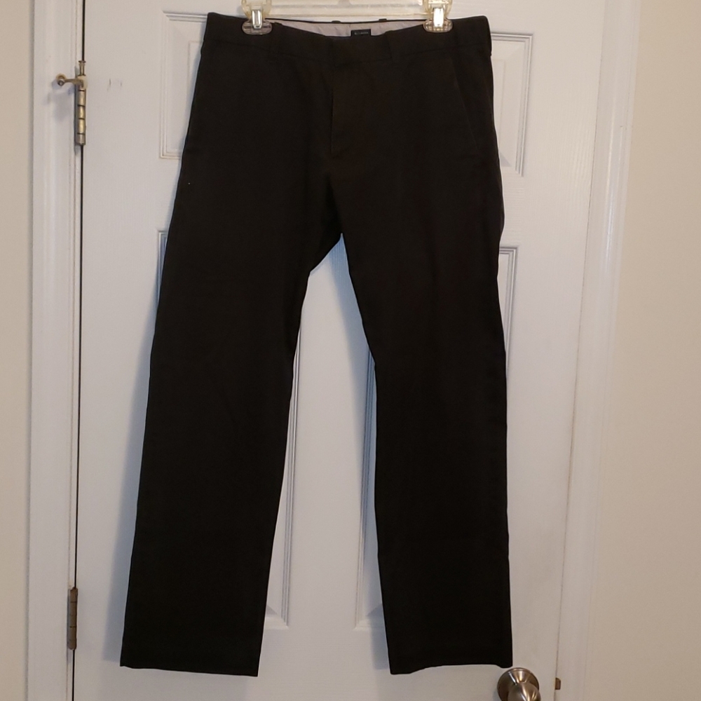 Gap navy straight leg khaki pants (32 × 30)
